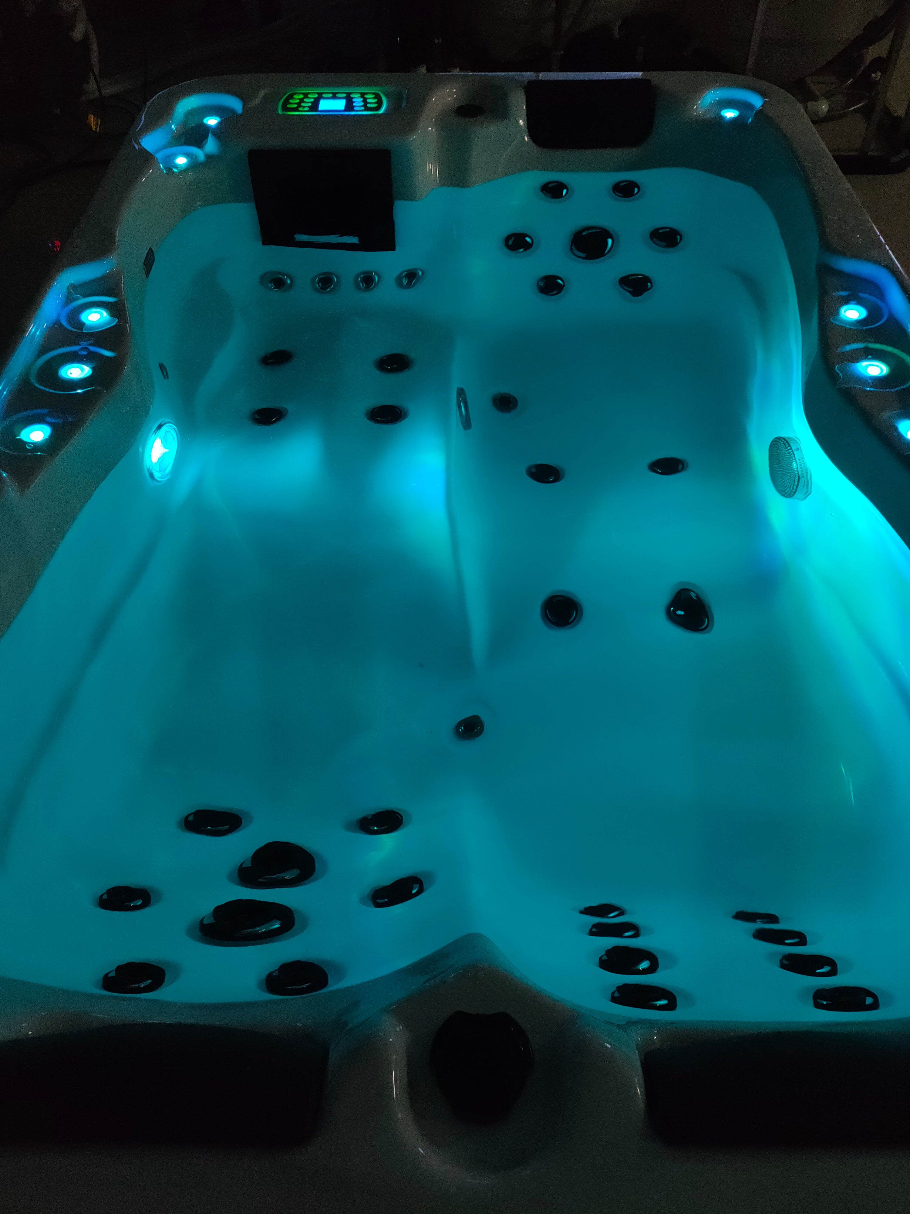 SANOTECHNIK I Outdoor Whirlpool MODENA - inkl. Abdeckung