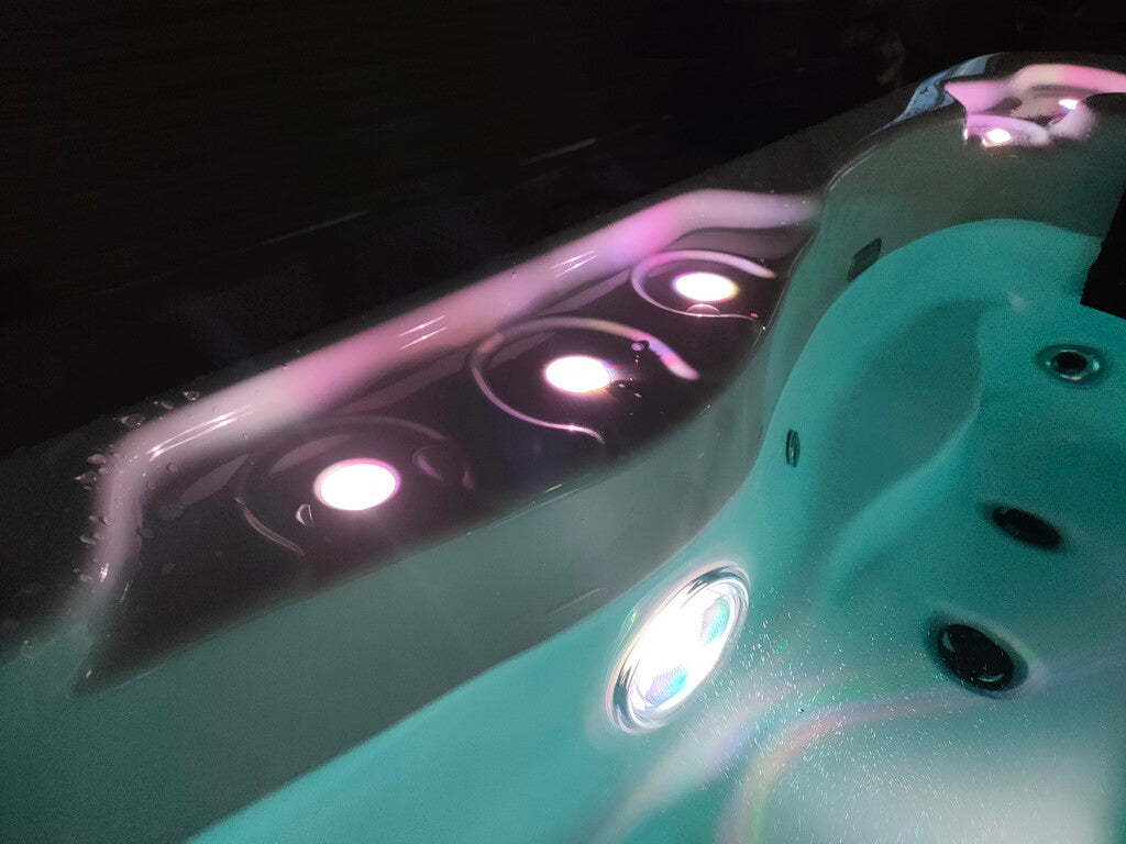 Sanotechnik - MODENA OUTDOOR WHIRLPOOL white marble inkl. Abdeckung 205x130x70 cm