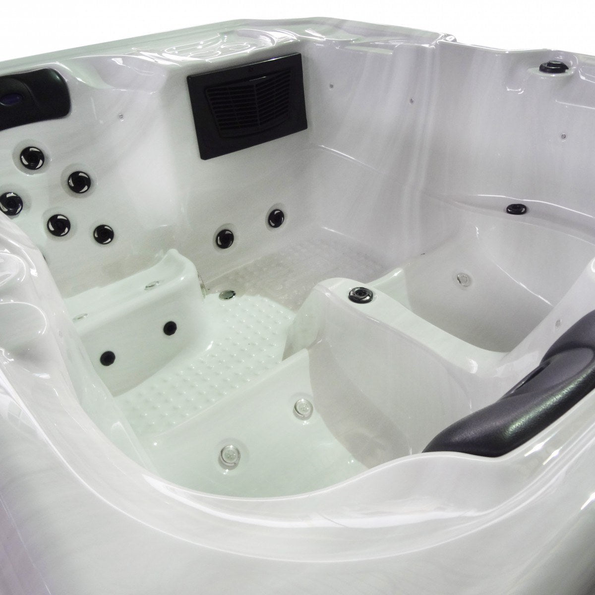 Sanotechnik - OASIS OUTDOOR WHIRLPOOL white marble inkl. Abdeckung und Stiege 208x175x90 cm