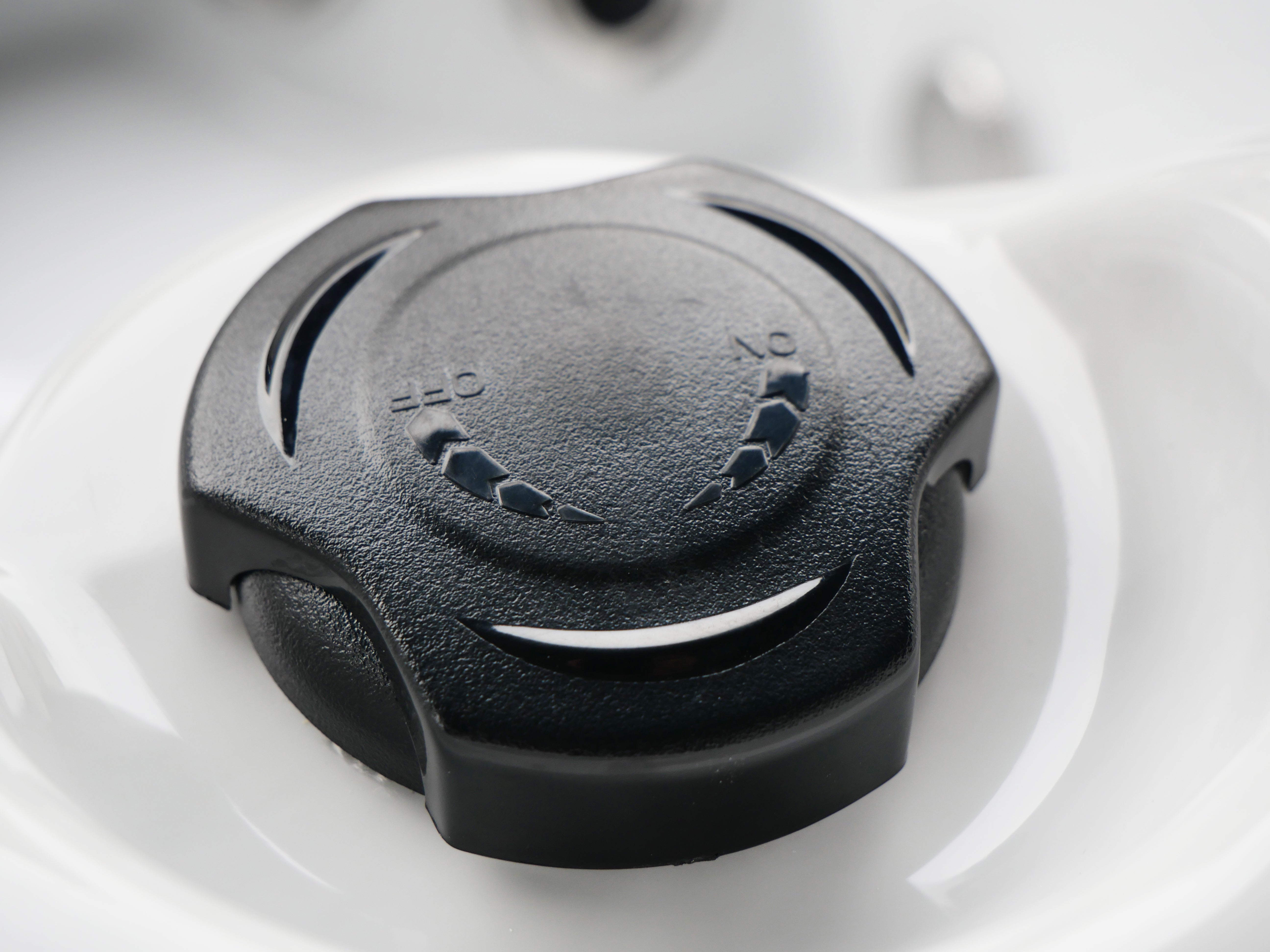 SANOTECHNIK I Outdoorwhirlpool HAWAII WHITE MARBLE inkl. Abdeckung und Stiege