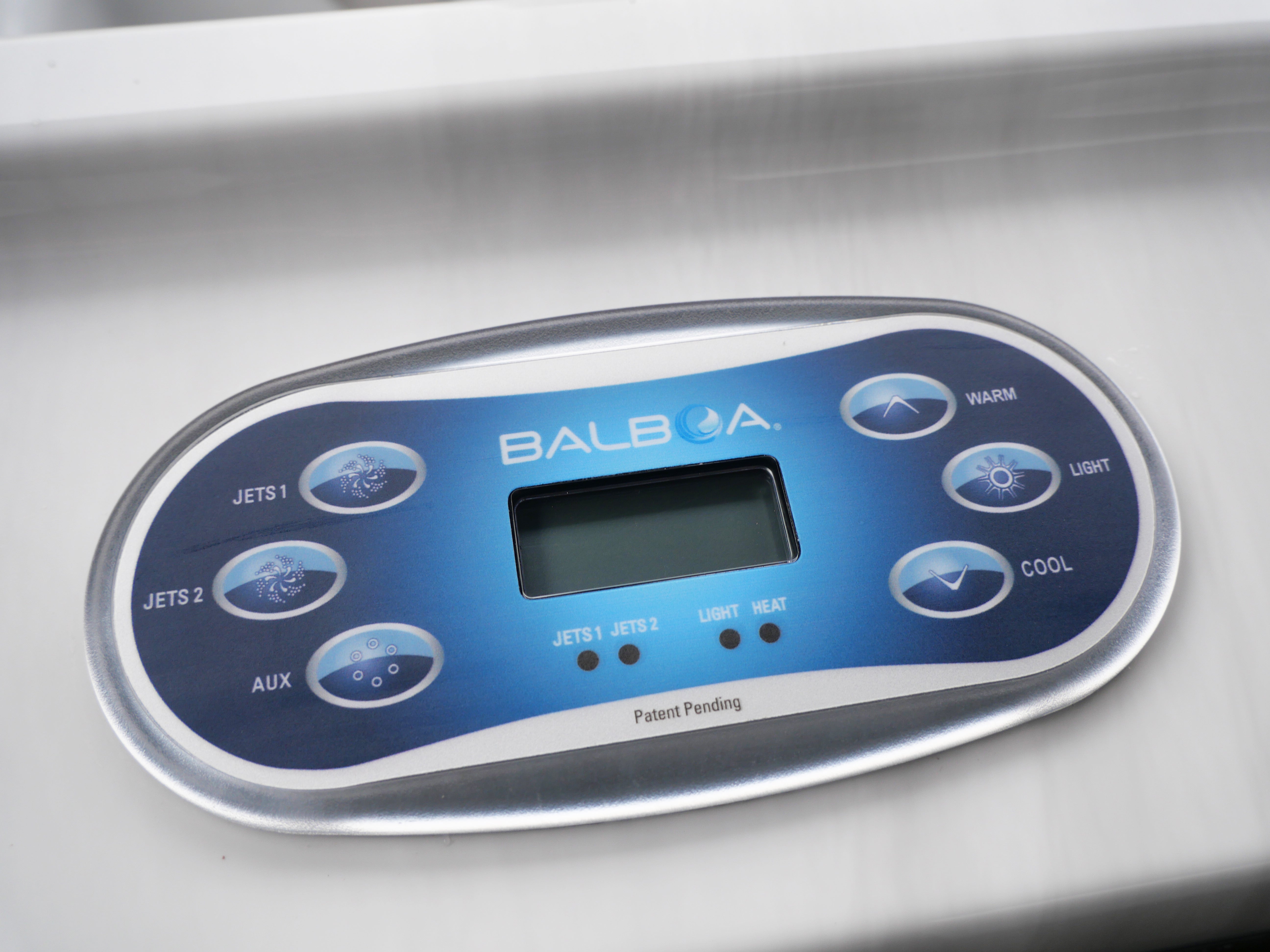 SANOTECHNIK I Outdoorwhirlpool HAWAII WHITE MARBLE inkl. Abdeckung und Stiege