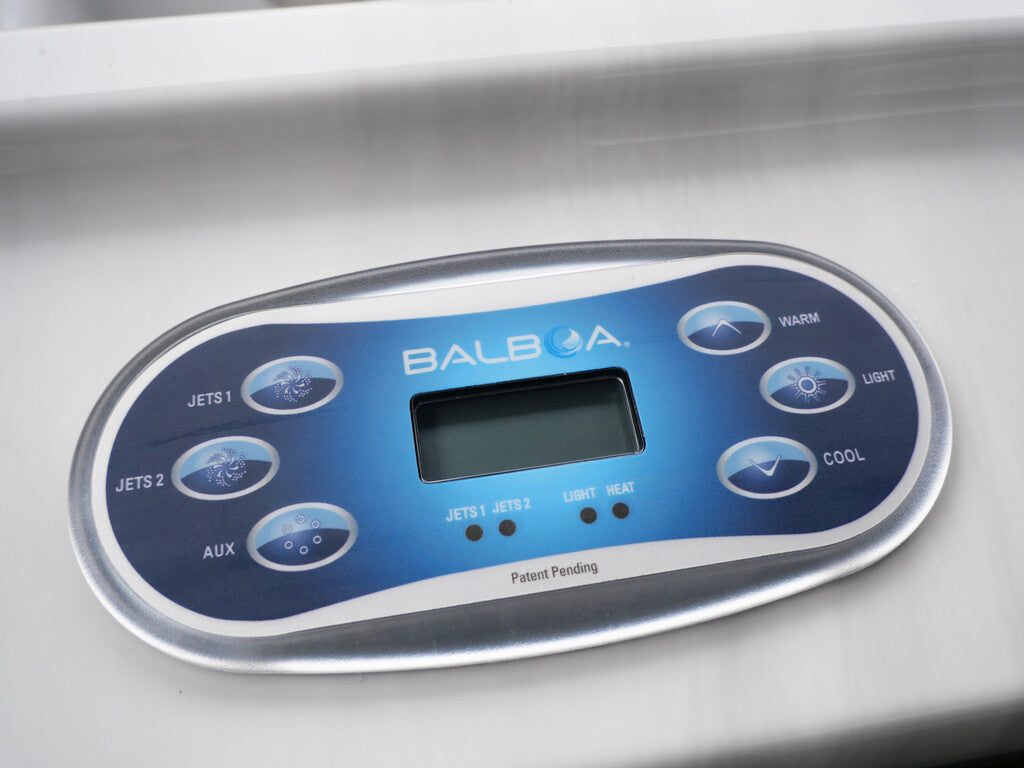 Sanotechnik - HAWAI OUTDOOR WHIRLPOOL white marble inkl. Abdeckung und Stiege 220x220x95 cm