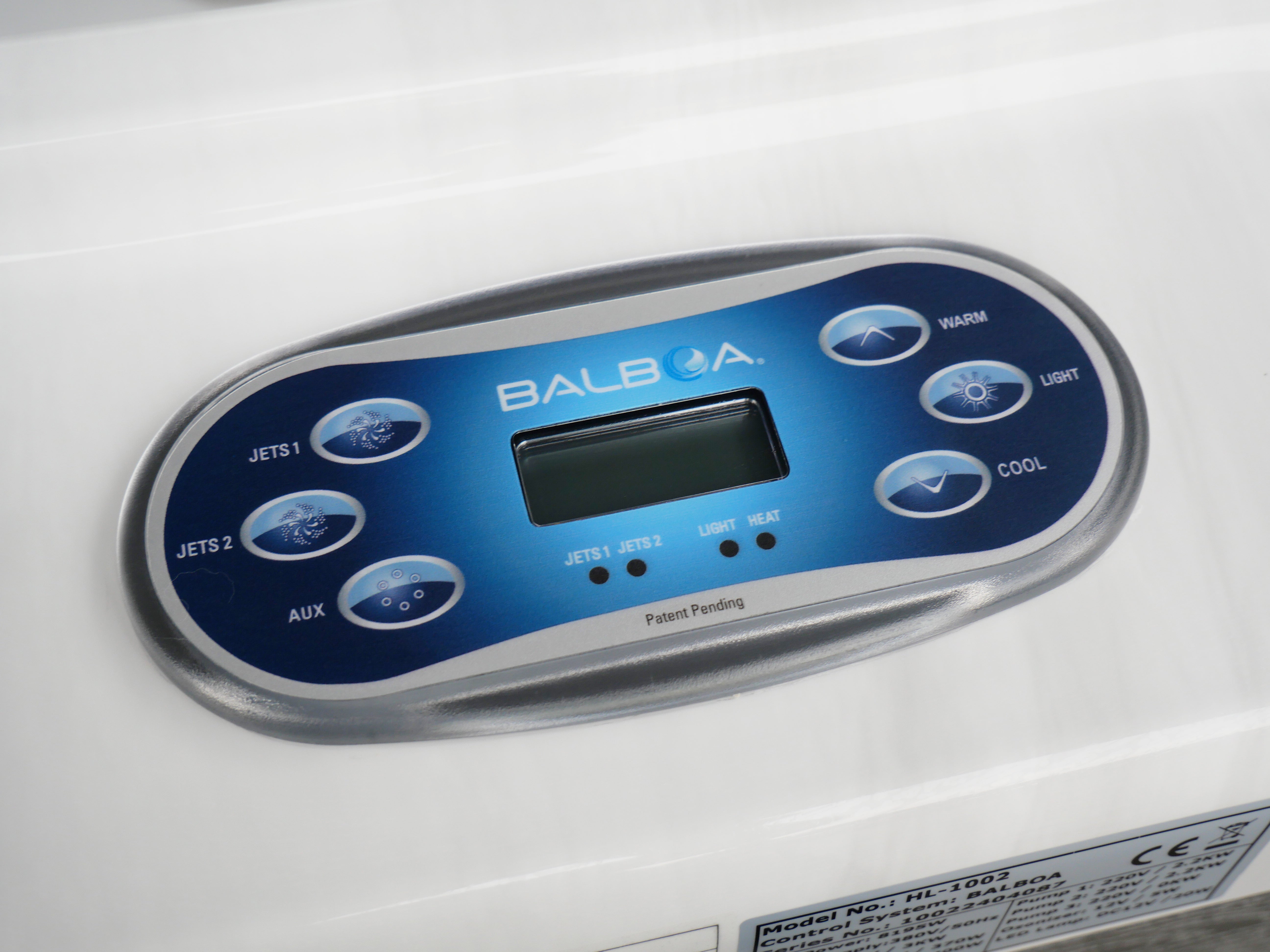 SANOTECHNIK I Outdoorwhirlpool MAURITIUS WHITE MARBLE inkl. Abdeckung und Stiege