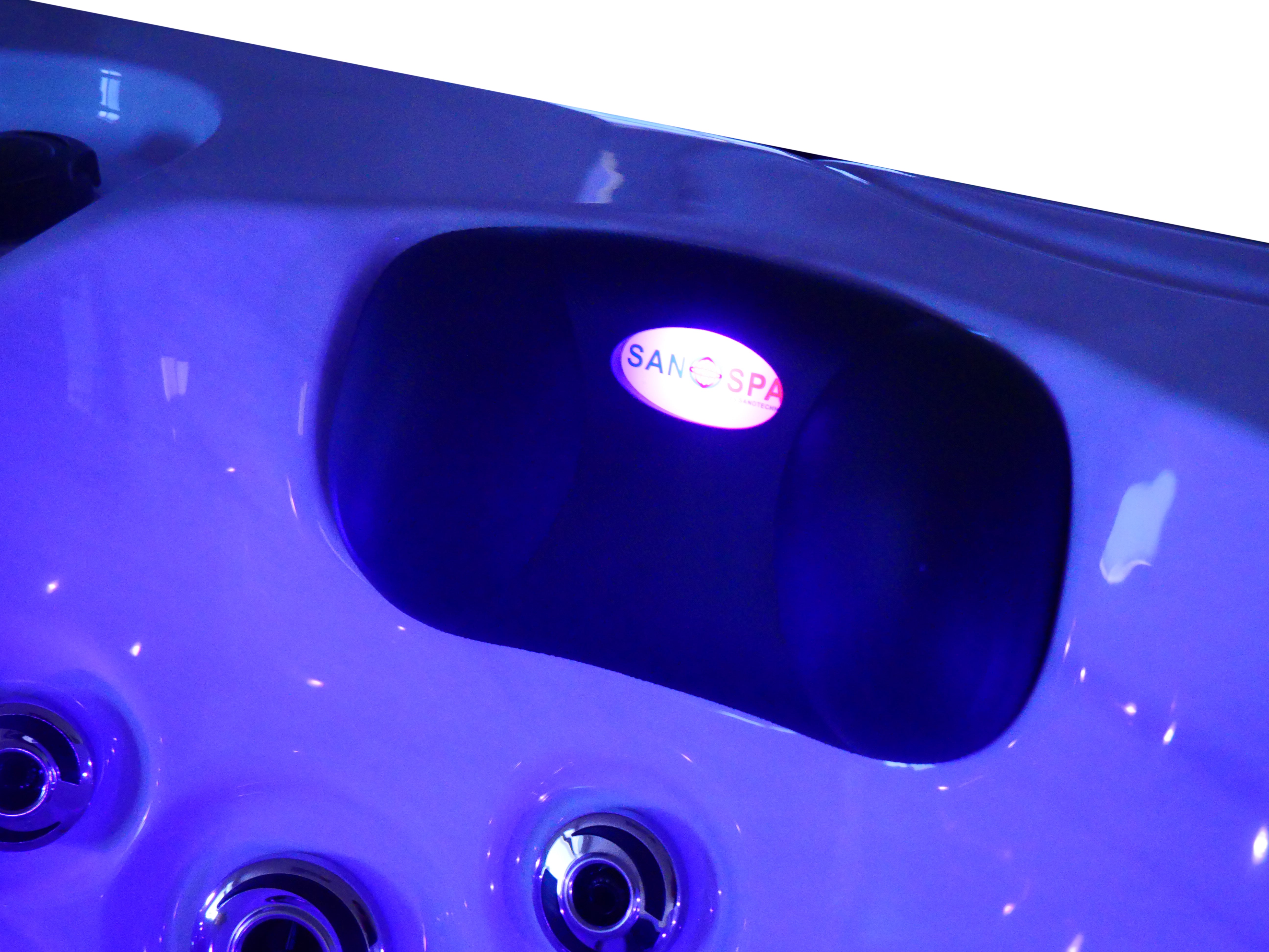 SANOTECHNIK I Outdoorwhirlpool MAURITIUS WHITE MARBLE inkl. Abdeckung und Stiege