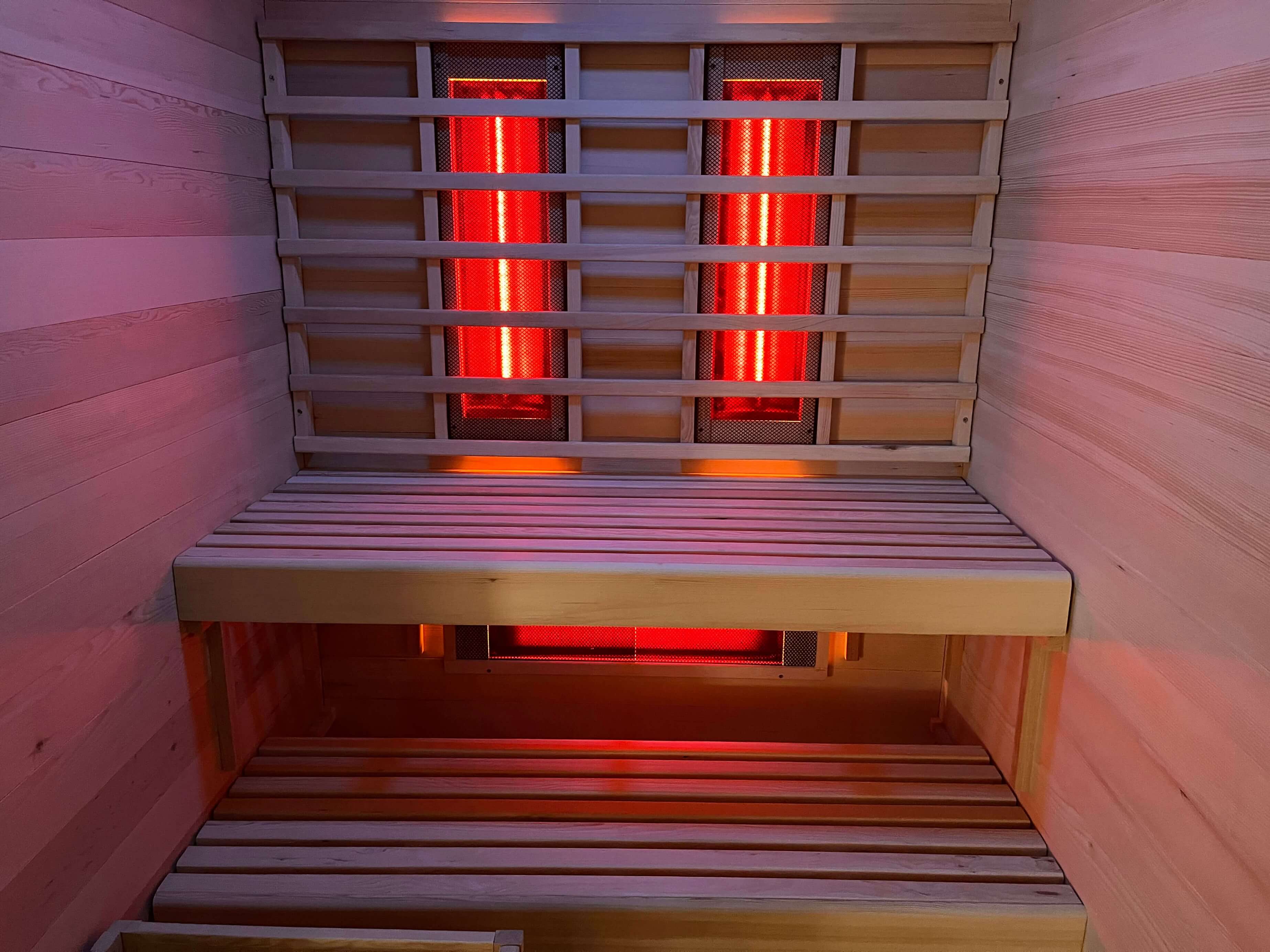 Infrarotkabine & Sauna TWINCOMBI - Ansicht der Ausstattung: Rückenstrahler + Sitzbank