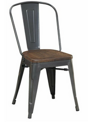 Metallstuhl im Industrial Design Bauprofi