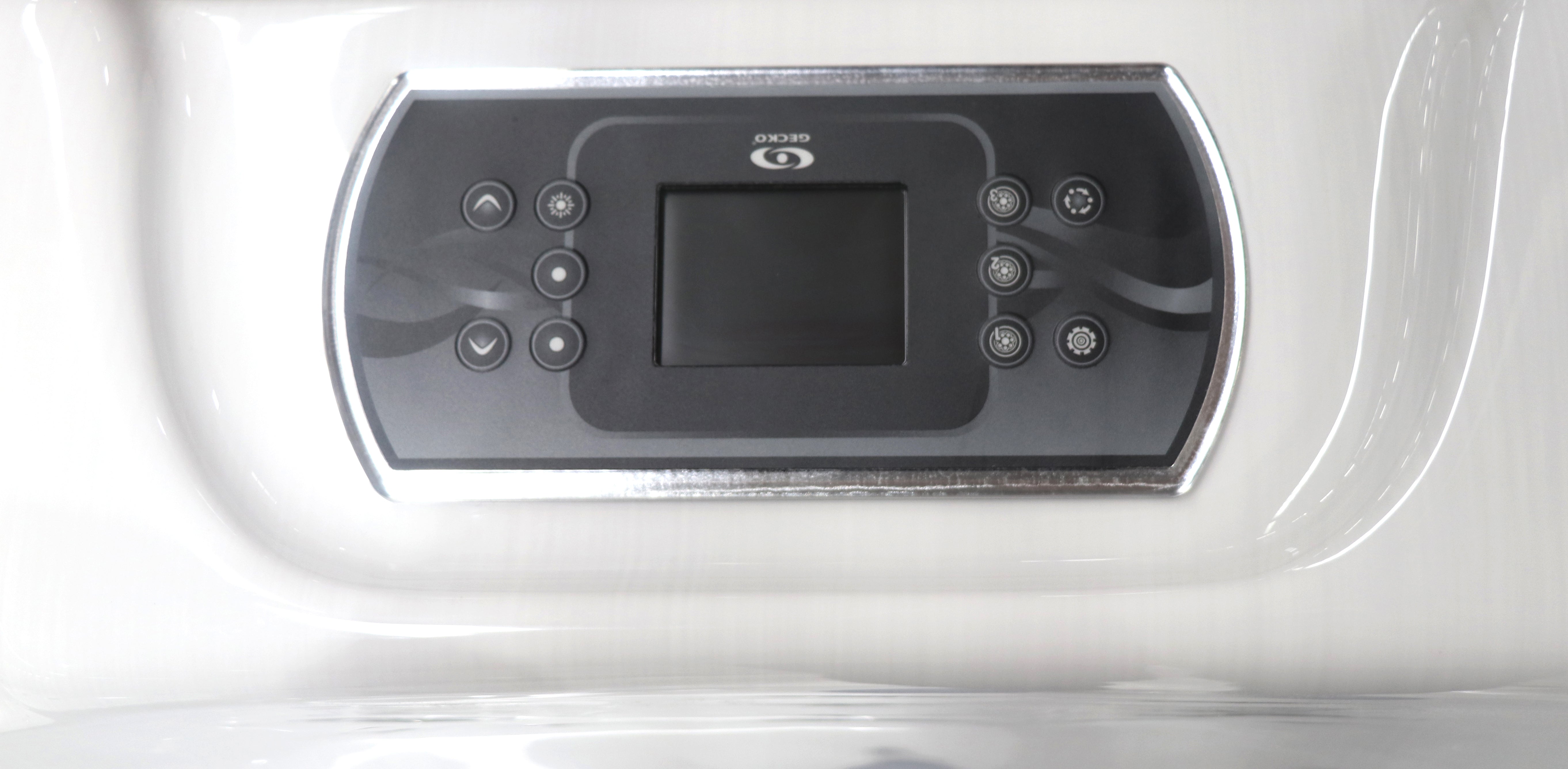 Sanotechnik Schwimm-Whirlpool IBIZA mit 27 Massagedüsen für 3 Personen mit WiFi-Steuersystem, Bluetooth Audiosystem und LED Beleuchtung