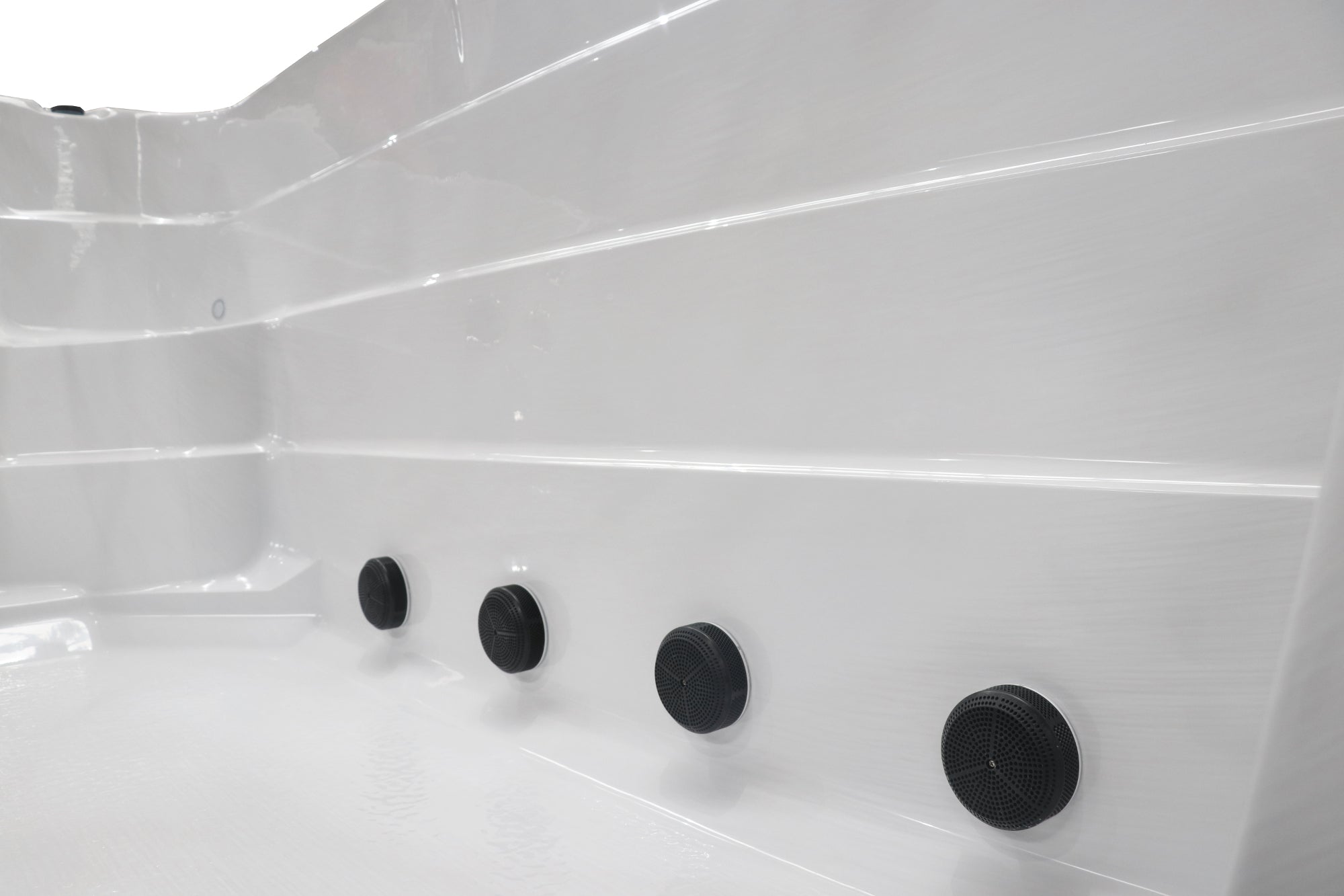 Sanotechnik Schwimm-Whirlpool MENORCA mit 43 Massagedüsen für 6 Personen mit WiFi-Steuersystem, Bluetooth Audiosystem und LED Beleuchtung